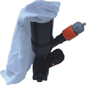 Underwater jet vacuum cleaner for swimming pools